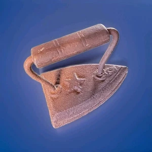 Old Cast-Iron Sad Iron #5 Star  Collectible Primitive Farmhouse Antique USA - Picture 1 of 7