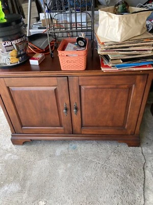 4 PIECE CAPPUCCINO TV CONSOLE ENTERTAINMENT CENTER STORAGE MEDIA TOWERS - Image 1 of 4