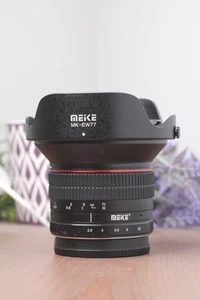 Lente principal gran angular Meike 12 mm f2,8 para micro 4/3 MFT con capucha - Imagen 1 de 6