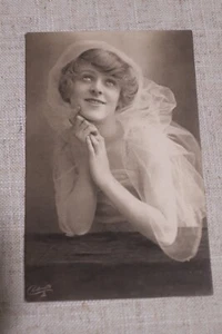 A Bunch of Tulle Women Lady Antique 1910 POSTCARDS Raphael Tuck 4856 - Picture 1 of 2