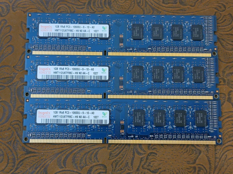 3GB 3x1GB Hynix HMT112U6BFR8C-G7 1Rx8 PC3-8500U DDR3 non-ECC Desktop RAM ㄖ - Image 1 of 2