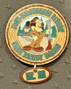 2001 VINTAGE ORIGINAL WDW FORT WILDERNESS LODGE RESORT EST 1971 DANGLE PIN - Picture 1 of 4