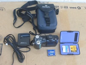 Nikon Coolpix 4500 4MP Digital Camera 4x Zoom + More - Picture 1 of 21