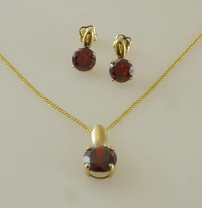 333 Gold SET 8 Karat Kette Design Anhaenger Ohrstecker  Zirkonia granat - Bild 1 von 6