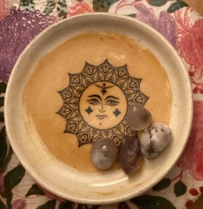 Small sun ๐ handmade plate for crystals, smudges, decor handmade pottery - Picture 1 of 5