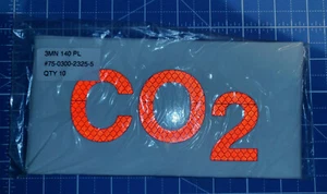 3M CO2 Bordschild - 10 Stück - 8" x 4" - photolumineszierend + retroflektierend - Bild 1 von 4