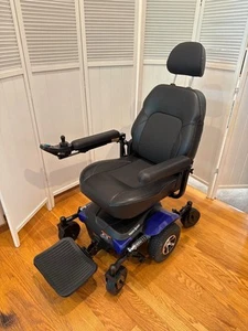 Barely Used Power WheelChair - Picture 1 of 7