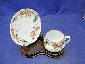 Kleine antike Teetasse & Untertasse sehr filigran und verziert keine Herstellermarke oder Herkunft - Bild 1 von 9