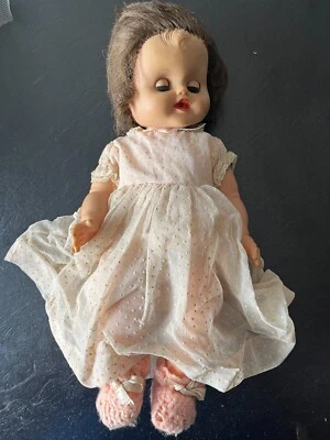 Muñeca de juego de vinilo Sweet Sue marca confiable vintage de los años 60 con cabello castaño rizado COMO ESTÁ Foto 1 de 4