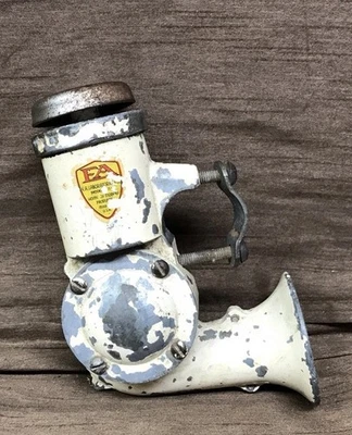 PREWAR 1920'S CIRCA UNRESTORED EA LAB BICYCLE PLUNGER HORN. - Image 1 of 4