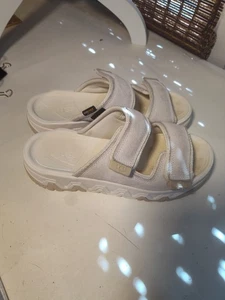 UGG Damen-Sandalen cremeweiß 8,5 - Bild 1 von 5