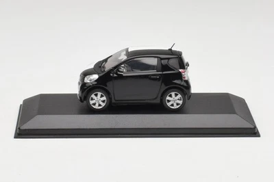 400166801 Toyota iQ Black & White Geneve Motor Show 2009 Minichamps 1/43 - Image 1 of 4