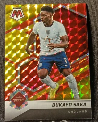 Bukayo Saka 2021-22 Panini Mosaic FIFA Road To World Cup Choice Red & Gold 01/88 - Image 1 of 2