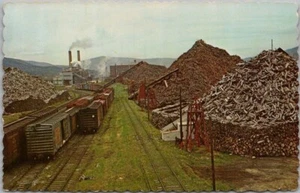 Rumford, Maine Postkarte ""PULPWOOD PILES"" Papiermühlen c1960er Jahre Chrom unbenutzt - Bild 1 von 2