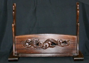 Ära KATANA-KAKE, Schwertständer, zweistufig, Naturholz, durchbrochener Drache - Bild 1 von 7