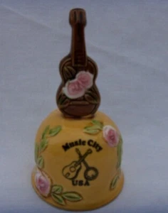 MUSIC CITY USA   SOUVENIR BELL  w GUITAR HANDLE  VINTAGE  - Imagen 1 de 3