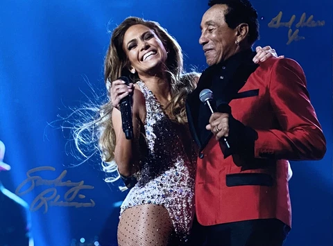 Smokey Robinson Signed In Person 7x9.5 Photo w/ Jennifer Lopez - Authentic, RARE Cover