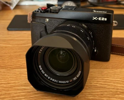 Parasol cuadrado de metal con tapa para lente Fujifilm XF 18-55 mm f2,8-4 R LM OIS Foto 1 de 4