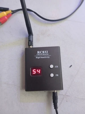 Receptor AV RC 832 5,8 G FPV 40 canales salida AV con cable de CC para alimentación de 12 V CC Foto 1 de 3