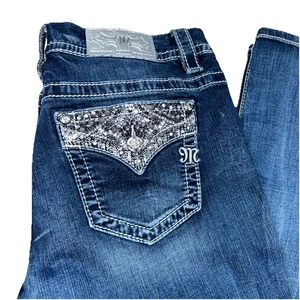 Miss Me Bejeweled Mid Rise Easy Boot Donna 29 Jeans Elasticizzato  - Foto 1 di 8