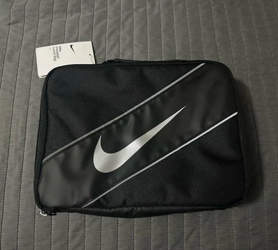 NIKE Bolso de Mano Lonchera Aislado Juvenil/Adulto Negro y Plateado 10” X 8” X 3” NUEVO Foto 1 de 4