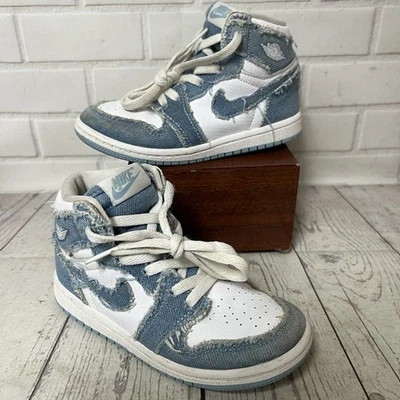 Tênis Nike Air Jordan 1 denim alto branco CU0450-104 juvenil tamanho 9C com cadarço 9 - Imagem 1 de 4