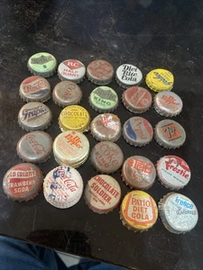 Lotto 25 tappi bottiglia bibite vintage Coca Cola foderati in sughero epoca anni 50 COKE - Foto 1 di 2