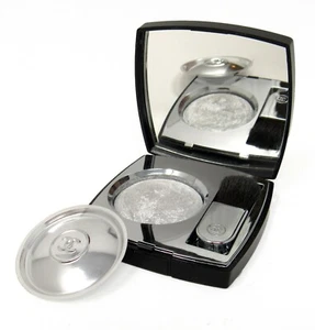 Polvo facial Chanel Lumiere platino platino vintage LE nuevo auténtico raro en muy buen estado - Imagen 1 de 3