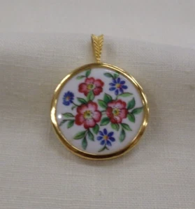 Danbury Mint PARAGON Round Gold Tone Necklace Pendant With Floral Design - Picture 1 of 2