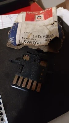 INTERRUPTOR DE FAROS CHEVROLET IMPALA CAPRICE 1985-1990 1995248 D1537A nuevo de lote Foto 1 de 3