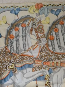 Sciarpa Hermes Carre seta 90 sciarpa HARNAIS DE COEUR con etichette scatola mai usata. - Foto 1 di 10