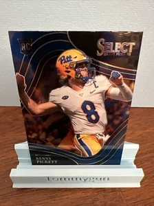 Kenny Pickett 2022 Select Draft Picks Blue Field Level #121 RC Pitt Steelers - Foto 1 di 8