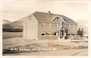 Postal RPPC Hotel Selkirk Vintage Coche Montaña Escena Windermere B.C. Canadá Años 50 - Imagen 1 de 2
