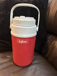 Vintage Igloo 1/2 Gallon Red Water Jug - Picture 1 of 8