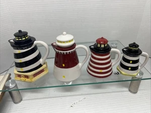 Juego de 4 jarras de crema de leche diseño faro tamaños surtidos - Imagen 1 de 9
