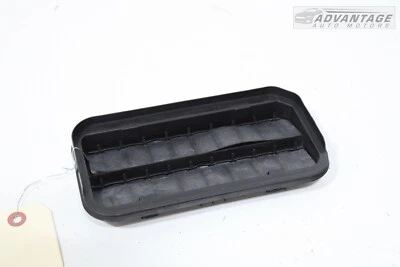 Chevrolet Cruze LT 2016-19 cuarto trasero derecho presión de aire rejilla de ventilación OEM Foto 1 de 4