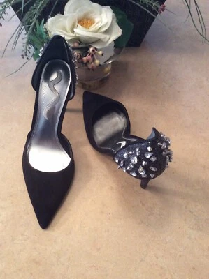 NUEVO NINA Negro Charol Tachonado Tacón Trasero Bomba EE. UU. 8M ¡USADO EN EXCELENTE ESTADO! Foto 1 de 4