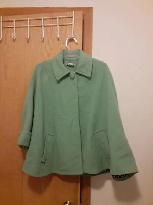 Poncho para mujer Cabi mezcla de lana M/L verde bolsillos delanteros botón forro a lunares  Foto 1 de 4