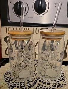 2 DOLLY PARTON Glass Coffee Tumblers Wood Lids w/Straws NEW 🦋 Pink BUTTERFLIES  - Picture 1 of 4
