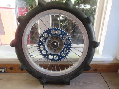 WR 450F YAMAHA 2006 WR 450F 2006 RUEDA TRASERA CON NEUMÁTICO DE ARENA Foto 1 de 4