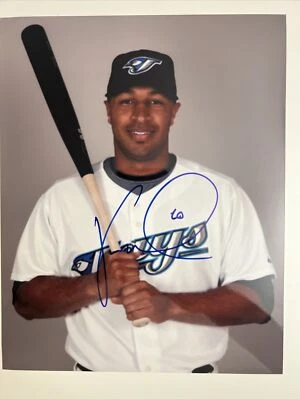 VERNON WELLS TORONTO BLUE JAYS SIGNED AUTOGRAPHED 8x10 PHOTO - Image 1 of 2