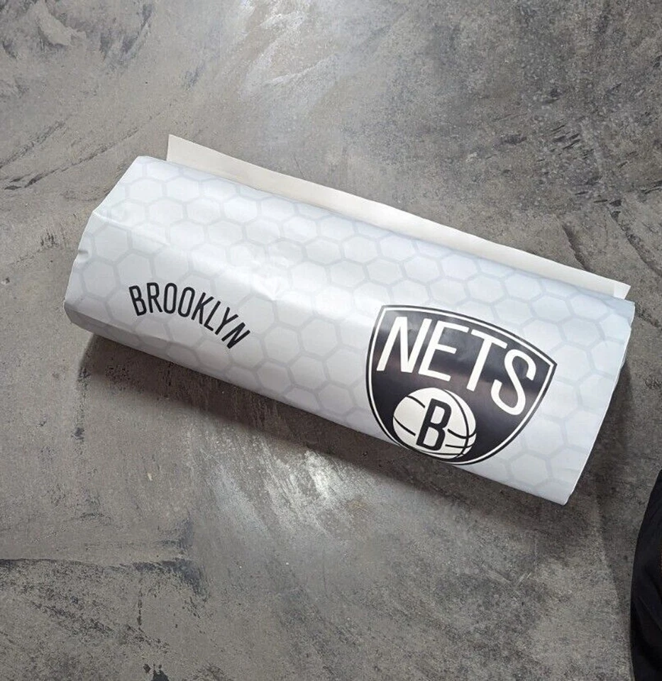 Papel tapiz pelar y pegar de baloncesto de la NBA Brooklyn Nets 24" X 16,5" (33 pies cuadrados) Foto 1 de 4