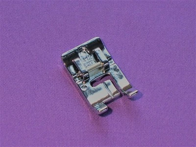 PIE DE CORDÓN DE DOBLE RIBETE PARA MÁQUINAS DE COSER HUSQVARNA VIKINGAS #4126271-45 (46) Foto 1 de 4