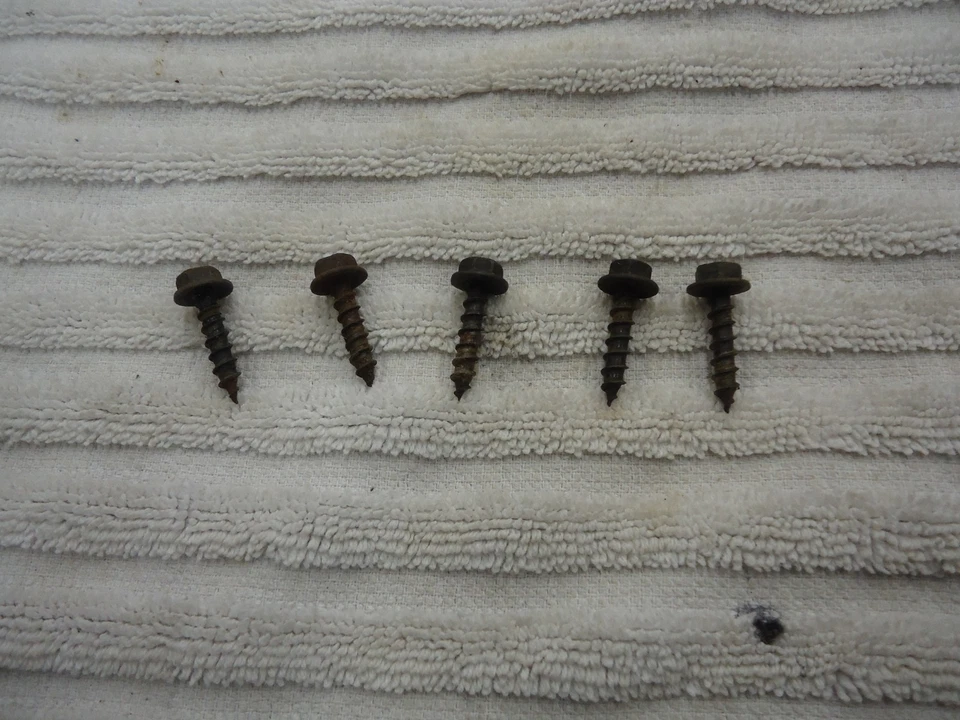 1978-1987 EL CAMINO MONTE CARLO AQUECEDOR CAIXA VENTILAÇÃO CAPÔ TELA PARAFUSOS - Imagem 1 de 1