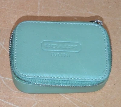 Estuche de viaje pequeño Coach raro de cuero verde triple caja de pastillas - excelente Foto 1 de 4