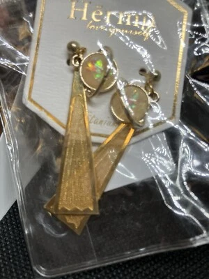 Pendientes colgantes de titanio dorado con detalles de perlas ligeros #230 Foto 1 de 4