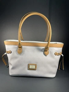 NUEVO ADIVINAR Mujer Escándalo Carryall "Cemento" Blanco Logo Bolso Cartera Cartera - Imagen 1 de 9