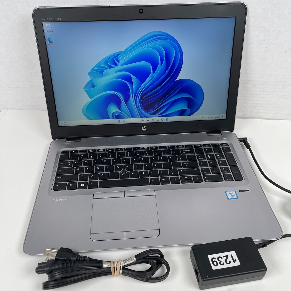 T01C【美品】薄型Core-i5第6世代/16GB/SSD512GB a