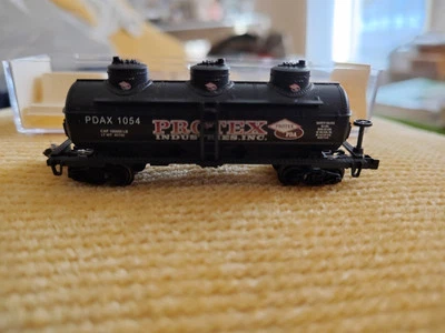 Life-Like 7372 Protex Industries 3 Dome Chemical Tank Car PDAX 1054 N Scale - Image 1 of 4