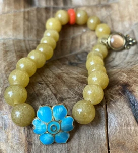 EXT Yellow Jade 8mm Beaded Stretch Bracelet Metal Enameled Flower Bali Boho - Picture 1 of 4
